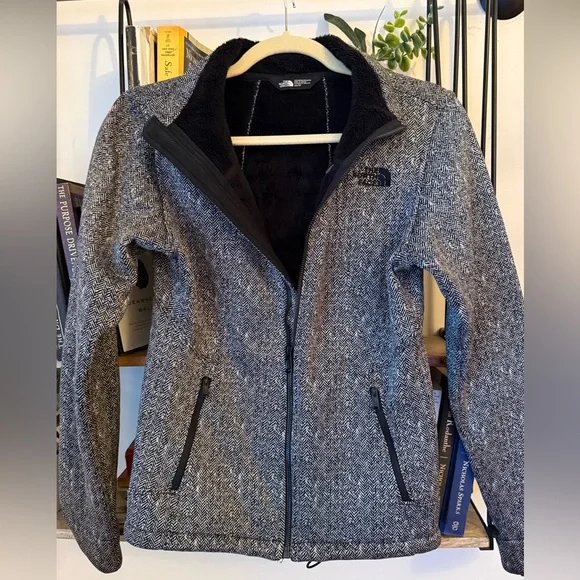 North Face Women's Apex Chromium Thermal jacket - Picture 2 of 9